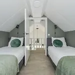 Prázdninový dům 3 Bedroom Awesome In *