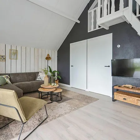 3 Bedroom Awesome In Holiday home *