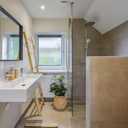 3 Bedroom Awesome In Holiday home